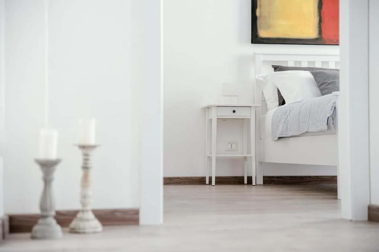 Mark'S Gallery Apartment By Myhomeinקומו 0*, קומו